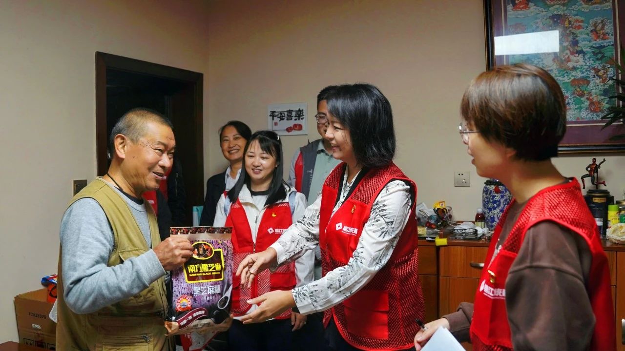 爱满重阳锦燕归 定格最美斜阳红 - 党务事情 - 申博官网